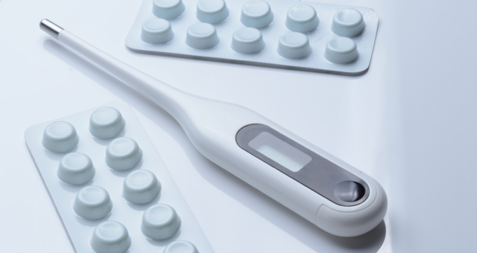 Электронный термометр для измерения температуры у малыша в путешествии